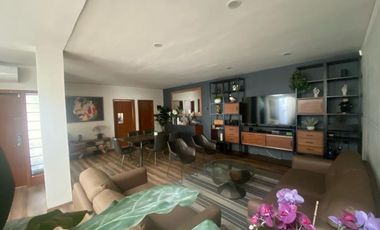 Casa en Coto Exclusivo, Colonia Jacarandas, Zapopan