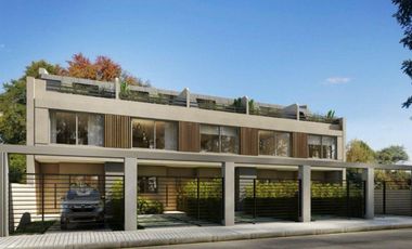 Triplex 4 ambientes con terraza y pileta propia.