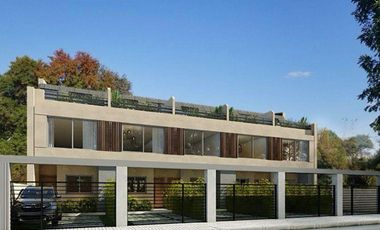 Triplex 4 ambientes con terraza y pileta propia.