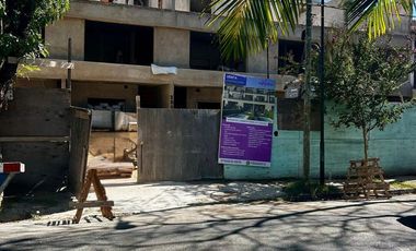 Triplex 4 ambientes con terraza y pileta propia.