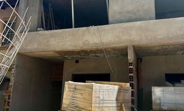 Triplex 4 ambientes con terraza y pileta propia.