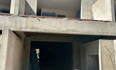 Triplex 4 ambientes con terraza y pileta propia.