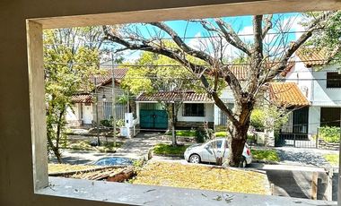 Triplex 4 ambientes con terraza y pileta propia.