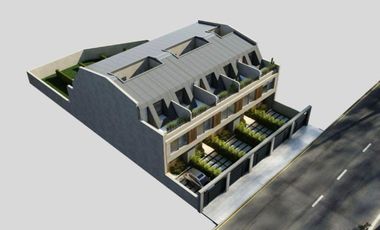 Triplex 4 ambientes con terraza y pileta propia.