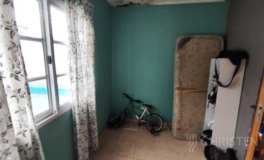 Casa en  venta a metros de Bv. Franch. 3 Dormitorios + Patio con piscina + Cochera