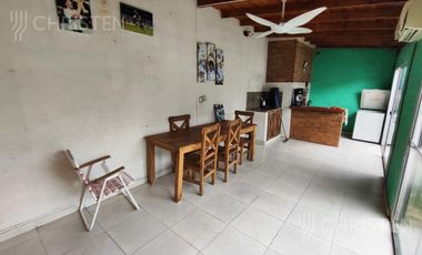 Casa en  venta a metros de Bv. Franch. 3 Dormitorios + Patio con piscina + Cochera