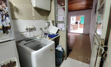 Casa en  venta a metros de Bv. Franch. 3 Dormitorios + Patio con piscina + Cochera