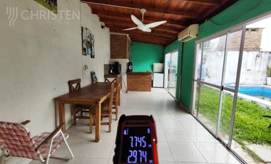 Casa en  venta a metros de Bv. Franch. 3 Dormitorios + Patio con piscina + Cochera