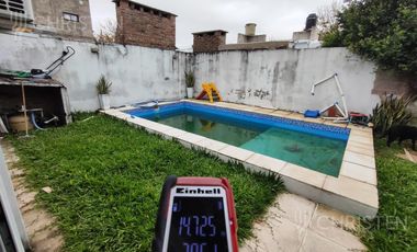 Casa en  venta a metros de Bv. Franch. 3 Dormitorios + Patio con piscina + Cochera