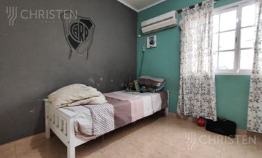 Casa en  venta a metros de Bv. Franch. 3 Dormitorios + Patio con piscina + Cochera