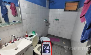 Casa en  venta a metros de Bv. Franch. 3 Dormitorios + Patio con piscina + Cochera