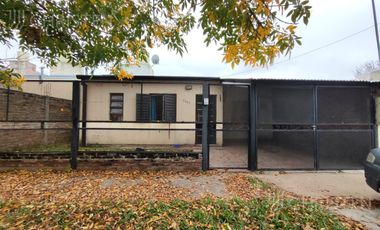 Casa en  venta a metros de Bv. Franch. 3 Dormitorios + Patio con piscina + Cochera