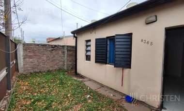 Casa en  venta a metros de Bv. Franch. 3 Dormitorios + Patio con piscina + Cochera