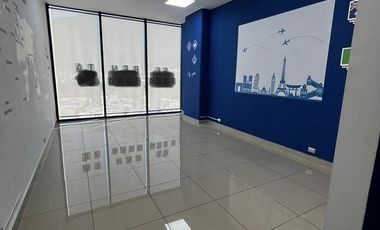 Local adaptado para oficina en Plaza comercial