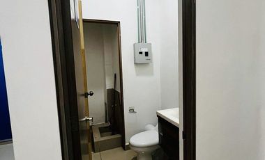 Local adaptado para oficina en Plaza comercial