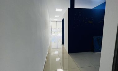 Local adaptado para oficina en Plaza comercial