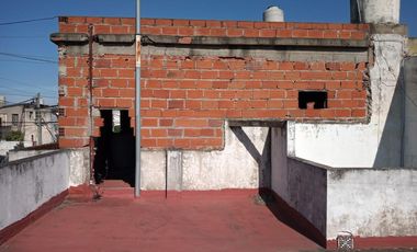 Venta Casa 3 Amb.  C/Local  más  Depto a terminar  - Ramos Mejia