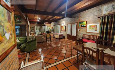 Exclusiva Casa Quinta en Venta -  Candelaria