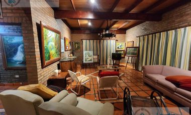 Exclusiva Casa Quinta en Venta -  Candelaria