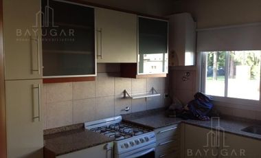 BAYUGAR PROPIEDADES/ CASA/ BARRIO LA CANDELA