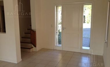 BAYUGAR PROPIEDADES/ CASA/ BARRIO LA CANDELA