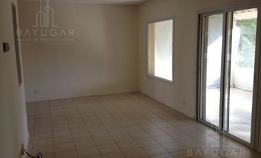 BAYUGAR PROPIEDADES/ CASA/ BARRIO LA CANDELA