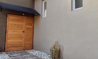VENTA Y/O ALQUILER PERMANENTE CASA CENTRICA 6 DORMITORIOS 3 BAÑOS A ESTRENAR
