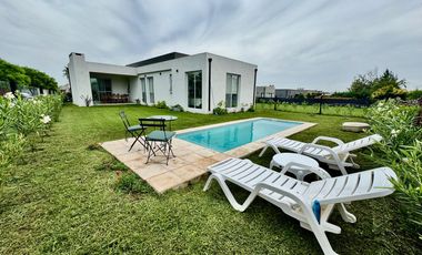 Casa en venta Barrio Santa Elena-Pilar del Este