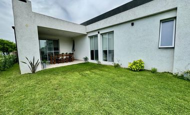 Casa en venta Barrio Santa Elena-Pilar del Este