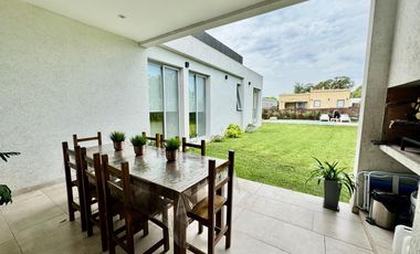 Casa en venta Barrio Santa Elena-Pilar del Este