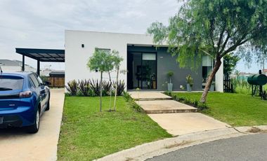 Casa en venta Barrio Santa Elena-Pilar del Este