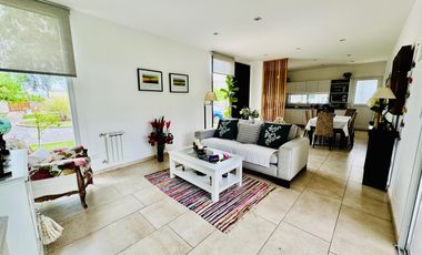 Casa en venta Barrio Santa Elena-Pilar del Este