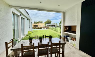 Casa en venta Barrio Santa Elena-Pilar del Este