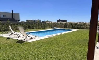 Casa en venta en San Sebastián – 4 ambientes, suite, home office y amenities