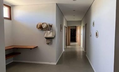 Casa en venta en San Sebastián – 4 ambientes, suite, home office y amenities