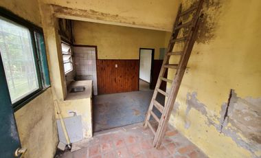 En Venta! Interesante Casa - Quinta en La Reja - Con Parque y Departamento a Refaccionar en el Fondo