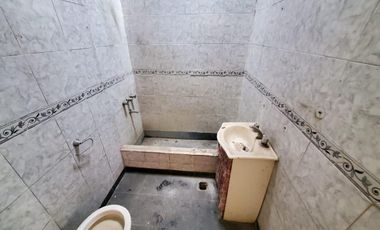 En Venta! Interesante Casa - Quinta en La Reja - Con Parque y Departamento a Refaccionar en el Fondo