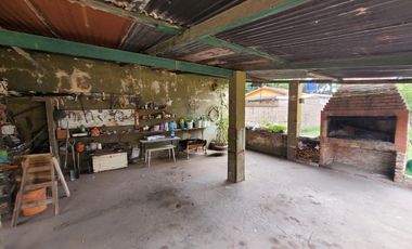 En Venta! Interesante Casa - Quinta en La Reja - Con Parque y Departamento a Refaccionar en el Fondo