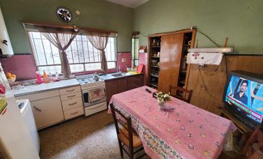 En Venta! Interesante Casa - Quinta en La Reja - Con Parque y Departamento a Refaccionar en el Fondo