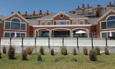 Excelente departamento 3 ambientes con cochera, en Nordelta, Barrio Miradores de la Bahía.