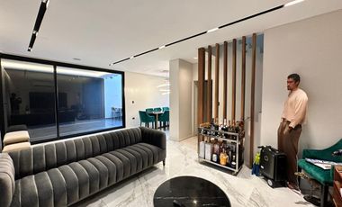 CASA DE PRIMERA CATEGORIA CON PILETA