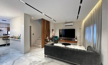 CASA DE PRIMERA CATEGORIA CON PILETA