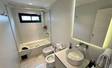 CASA DE PRIMERA CATEGORIA CON PILETA