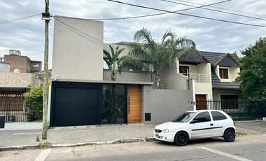 CASA DE PRIMERA CATEGORIA CON PILETA