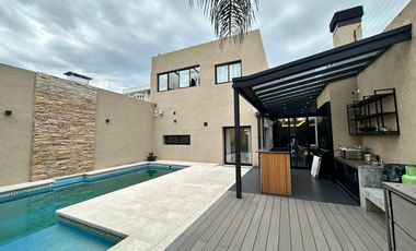 CASA DE PRIMERA CATEGORIA CON PILETA