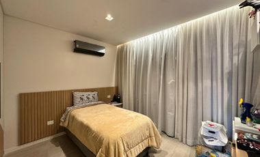 CASA DE PRIMERA CATEGORIA CON PILETA