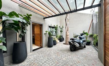 CASA DE PRIMERA CATEGORIA CON PILETA