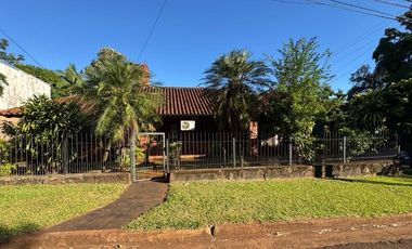VENTA | IMPORTANTE RESIDENCIA EN ESQUINA – BARRIO TENIS CLUB, OBERÁ