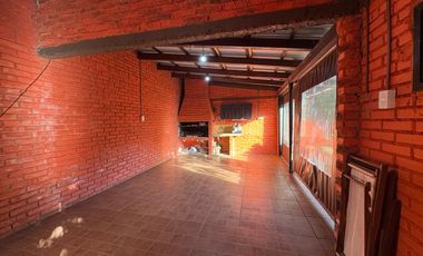 VENTA | IMPORTANTE RESIDENCIA EN ESQUINA – BARRIO TENIS CLUB, OBERÁ