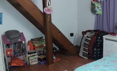 Casa de 5 amb. c/cochera p/2 autos y fondo libre en Temperley Este